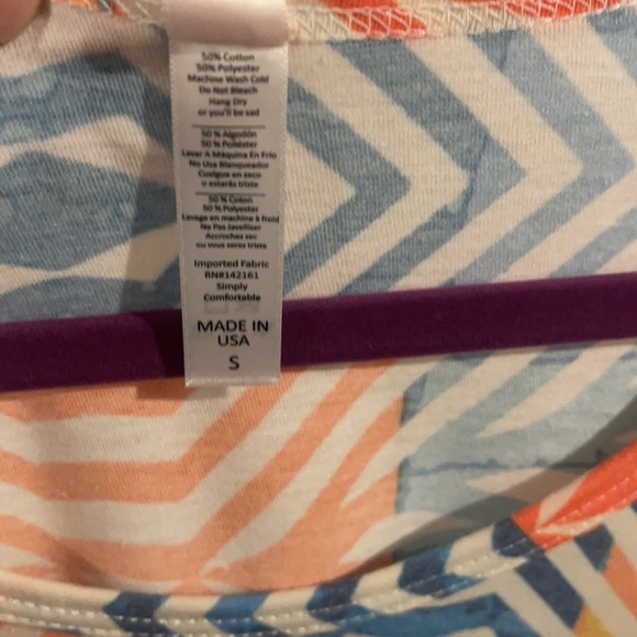 Lularoe Classic T top size small - Picture 3 of 4
